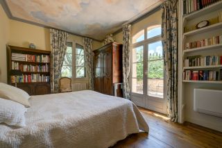 house 10 Rooms for sale on AIX EN PROVENCE (13100)