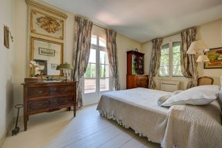house 10 Rooms for sale on AIX EN PROVENCE (13100)