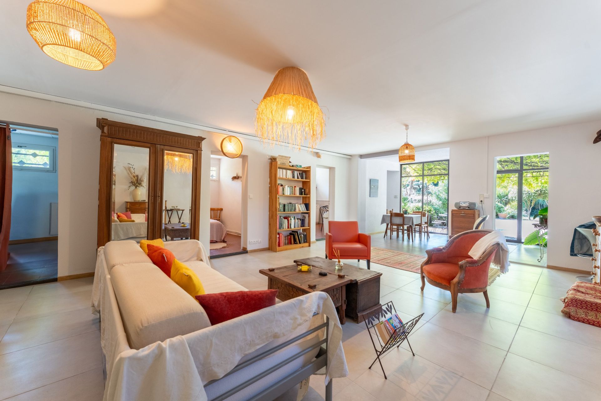 maison traditionnelle 8 Pièces en vente sur FONTVIEILLE (13990)