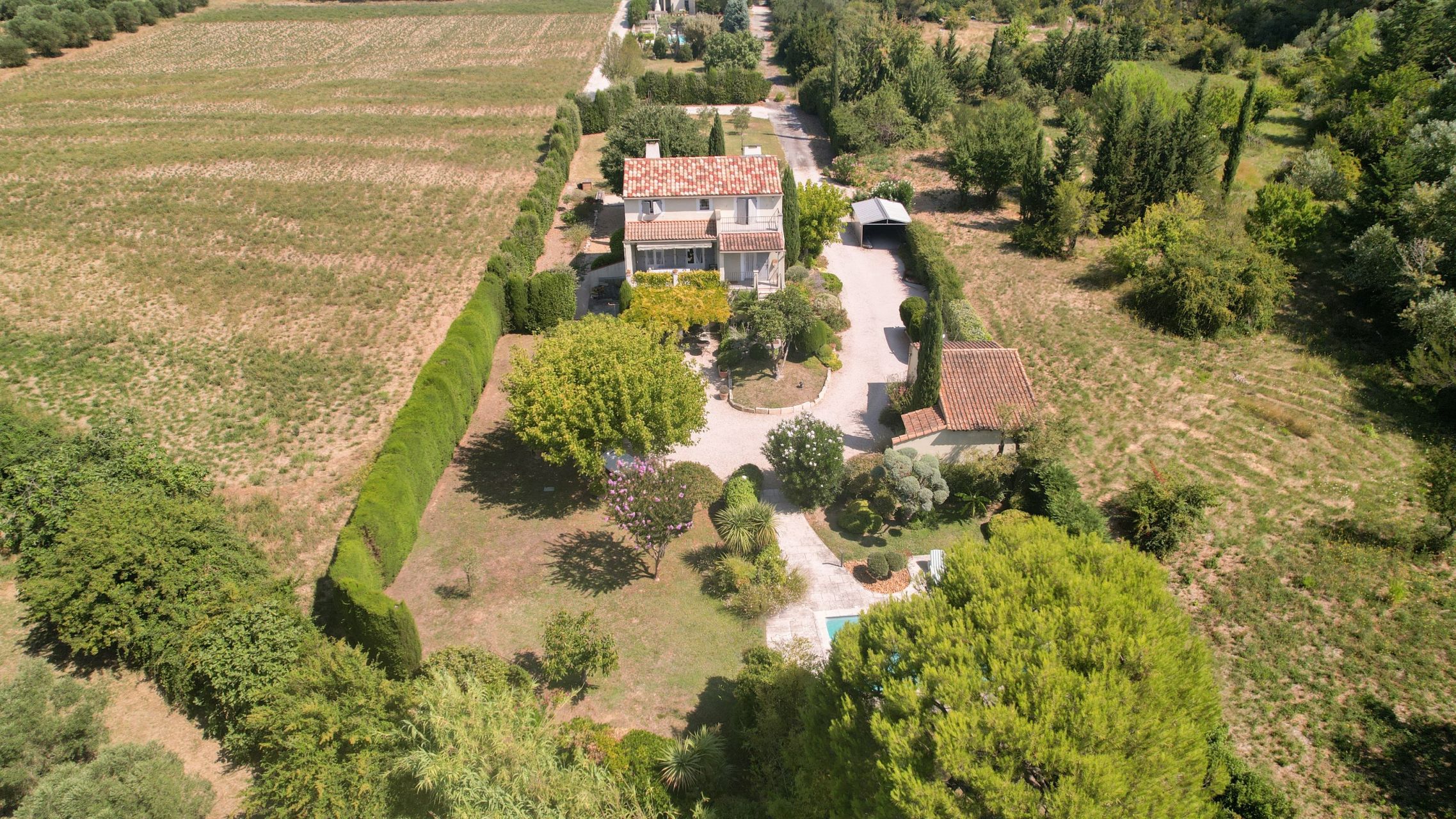 maison traditionnelle 8 Pièces en vente sur FONTVIEILLE (13990)