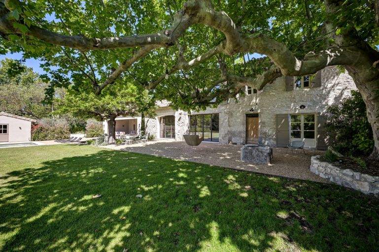 mas 8 Rooms for sale on ST REMY DE PROVENCE (13210)