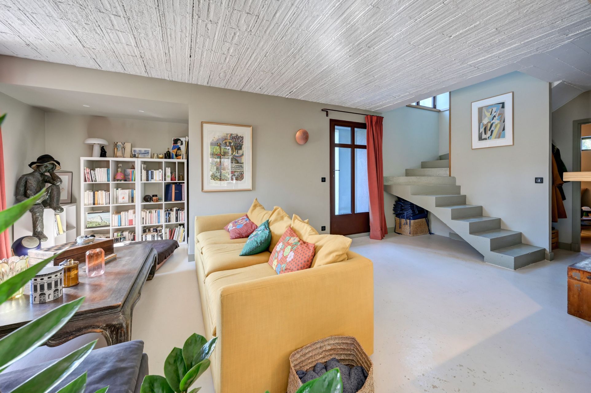 house 6 Rooms for sale on ST REMY DE PROVENCE (13210)