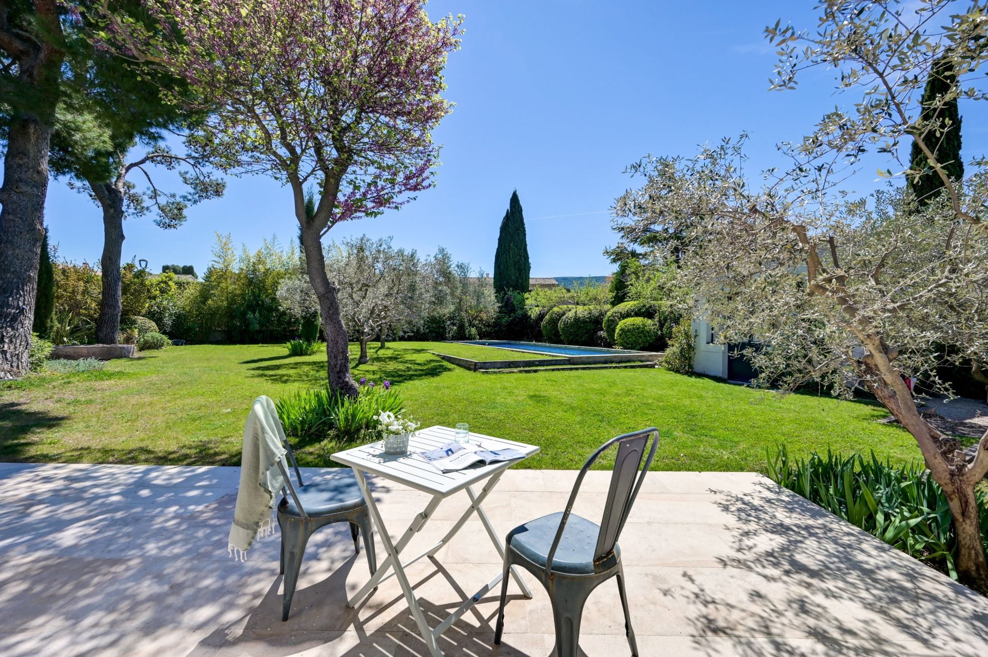 house 7 Rooms for sale on EYGALIERES (13810)