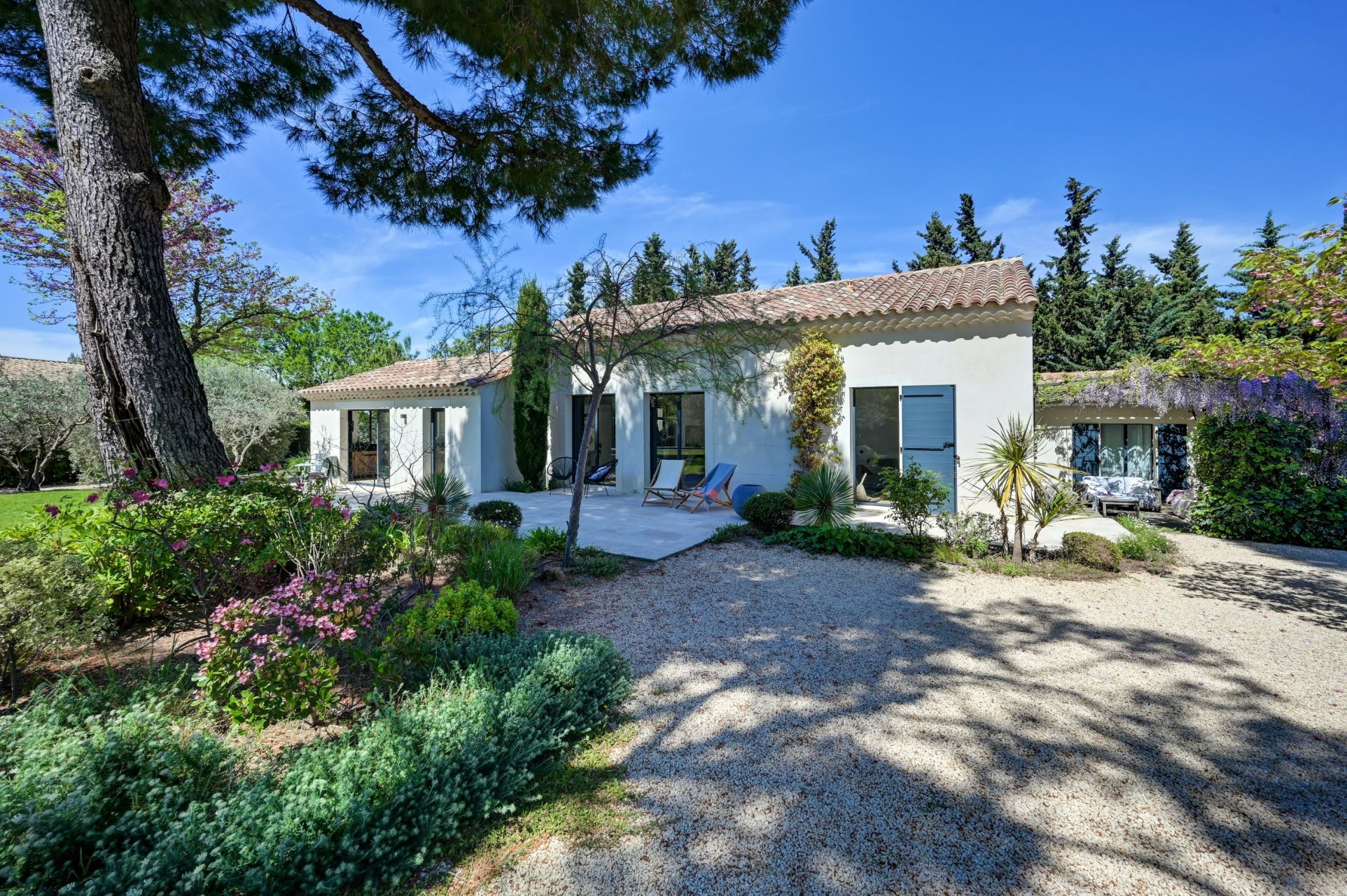 house 7 Rooms for sale on EYGALIERES (13810)
