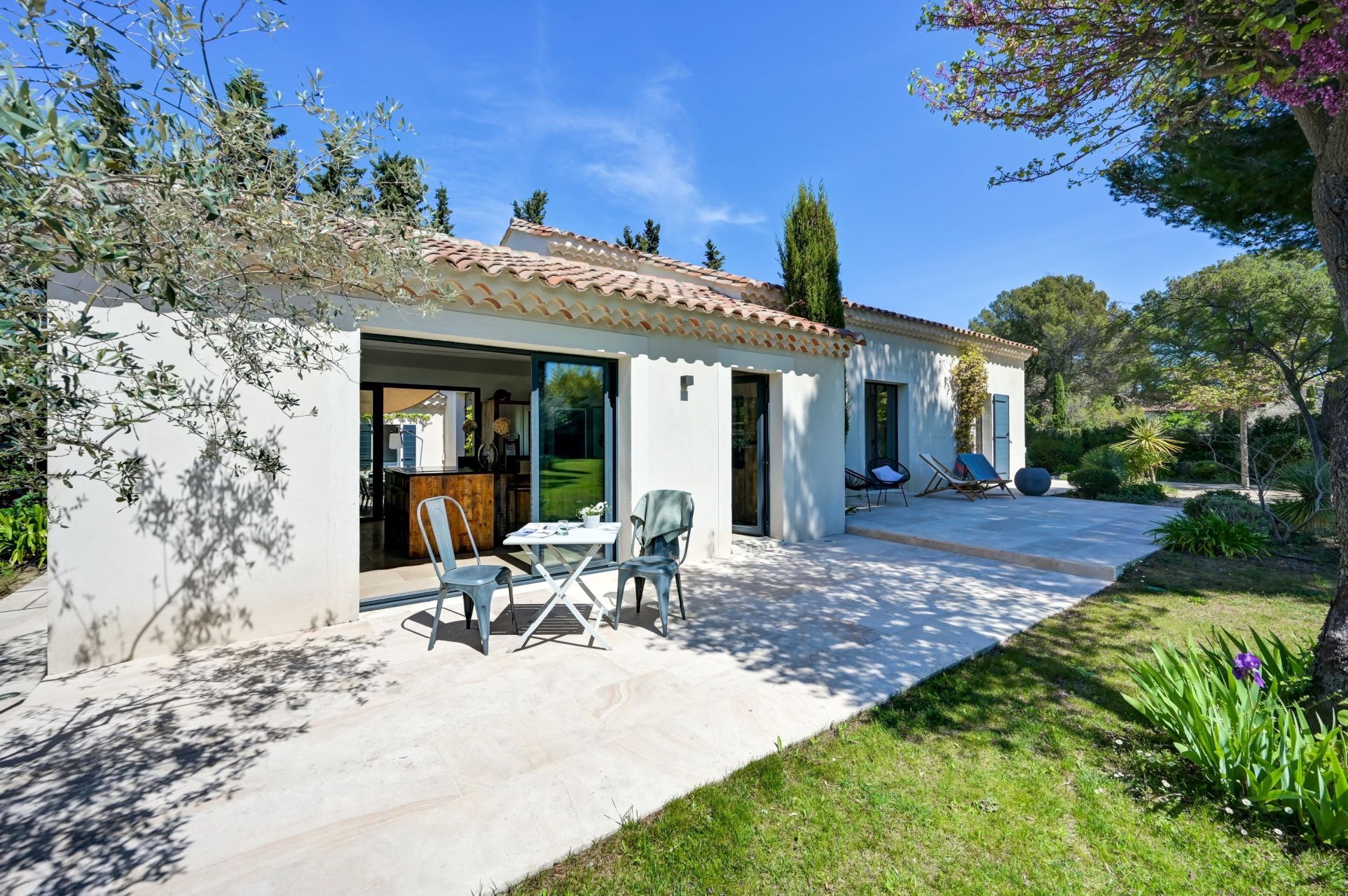 house 7 Rooms for sale on EYGALIERES (13810)
