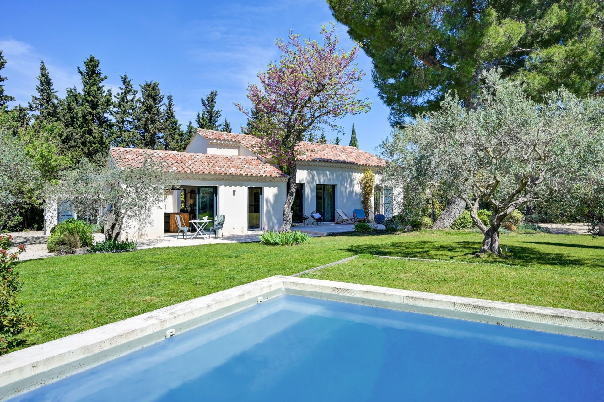 house 7 Rooms for sale on EYGALIERES (13810)