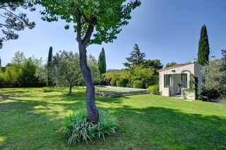 house 7 Rooms for sale on EYGALIERES (13810)
