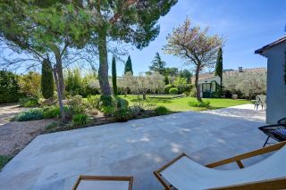 house 7 Rooms for sale on EYGALIERES (13810)