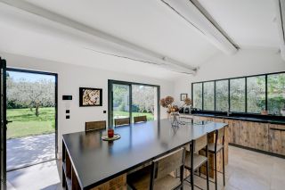 house 7 Rooms for sale on EYGALIERES (13810)