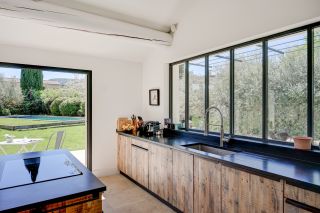 house 7 Rooms for sale on EYGALIERES (13810)