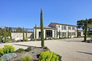 house 10 Rooms for sale on EYGALIERES (13810)