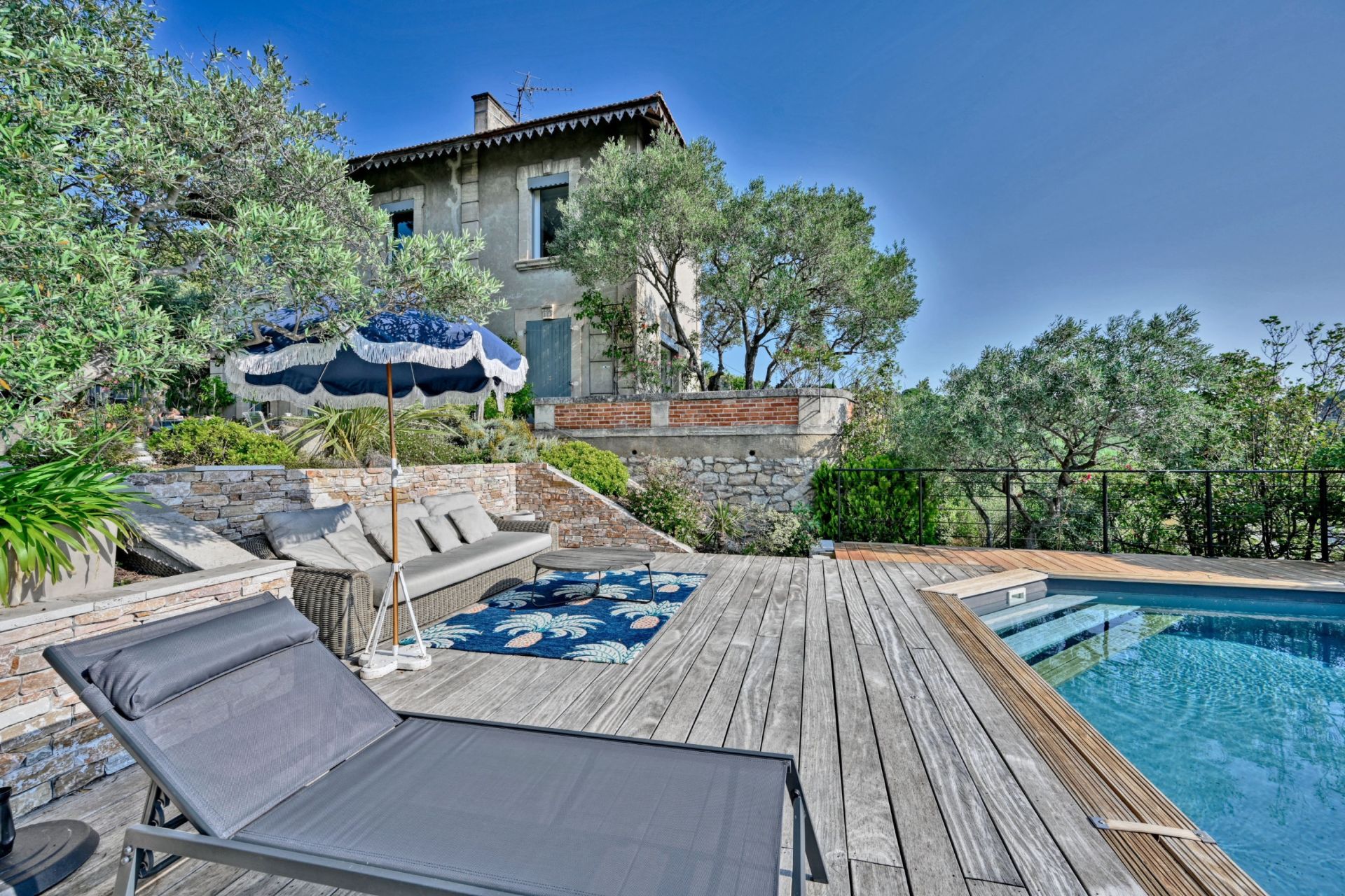 maison 6 Pièces en vente sur VILLENEUVE LES AVIGNON (30400)