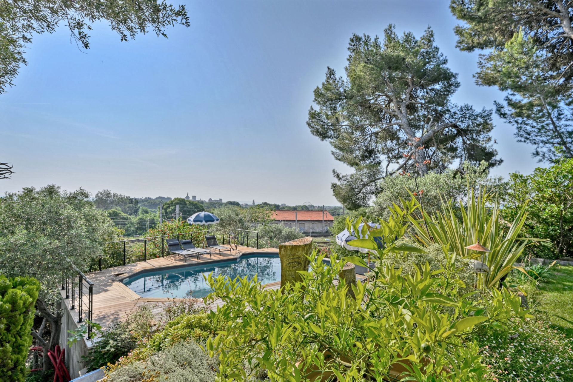 maison 6 Pièces en vente sur VILLENEUVE LES AVIGNON (30400)