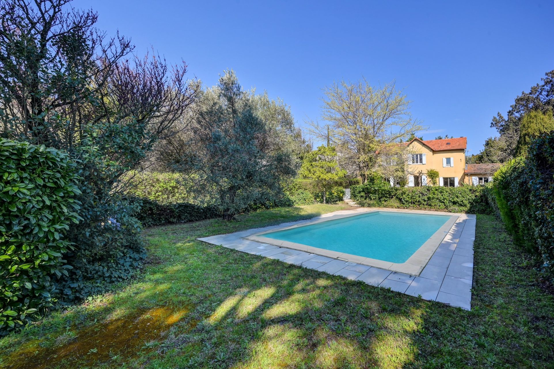 house 7 Rooms for sale on LES ANGLES (30133)