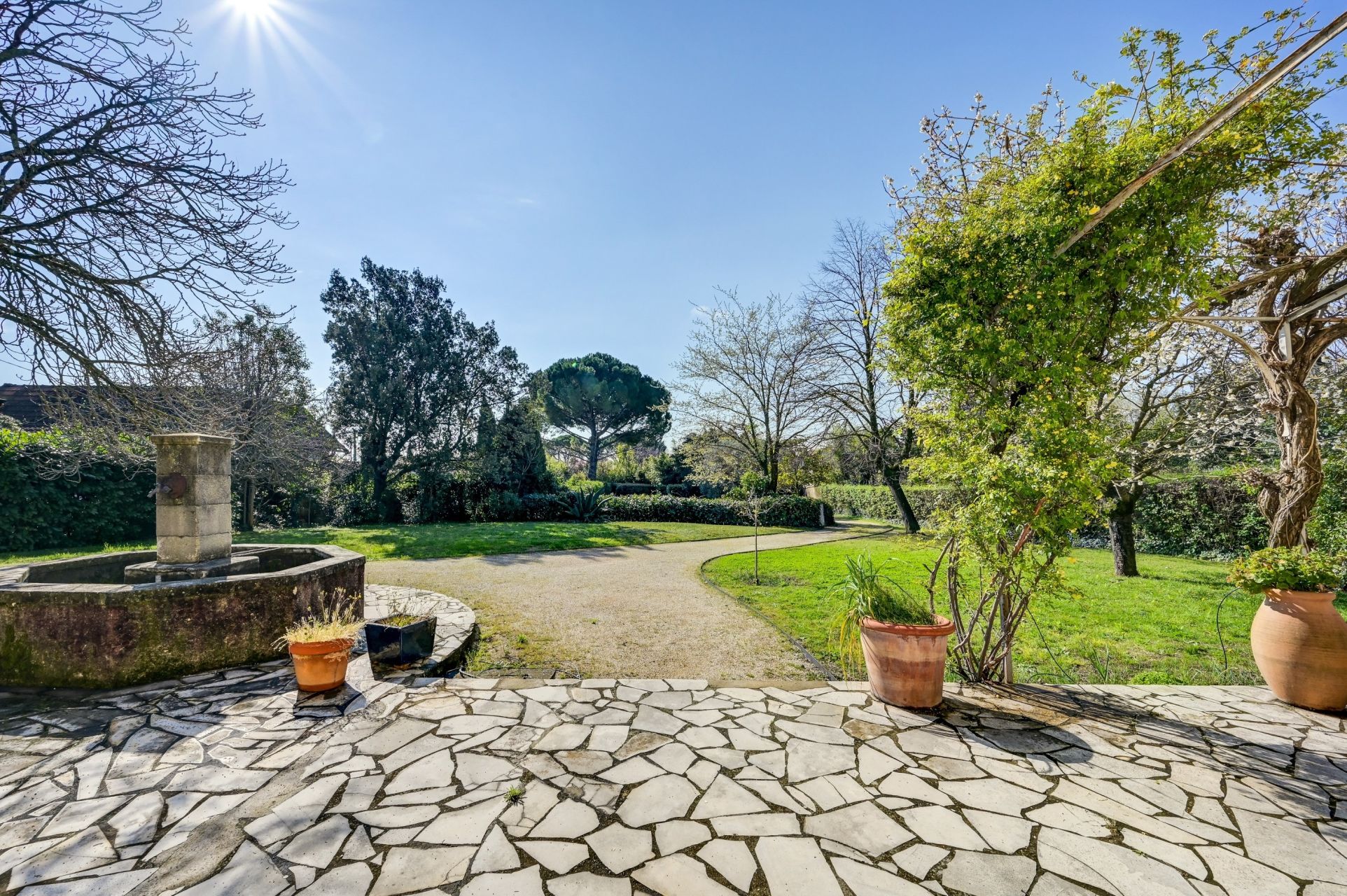 house 7 Rooms for sale on LES ANGLES (30133)