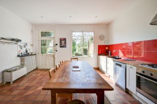 house 7 Rooms for sale on LES ANGLES (30133)