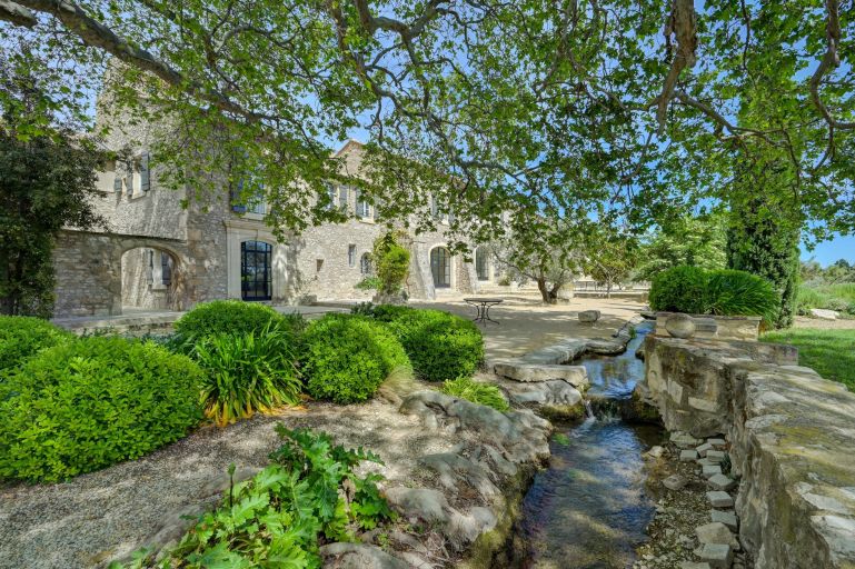 maison 25 Pièces en vente sur MAUSSANE LES ALPILLES (13520)