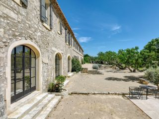 house 25 Rooms for sale on MAUSSANE LES ALPILLES (13520)