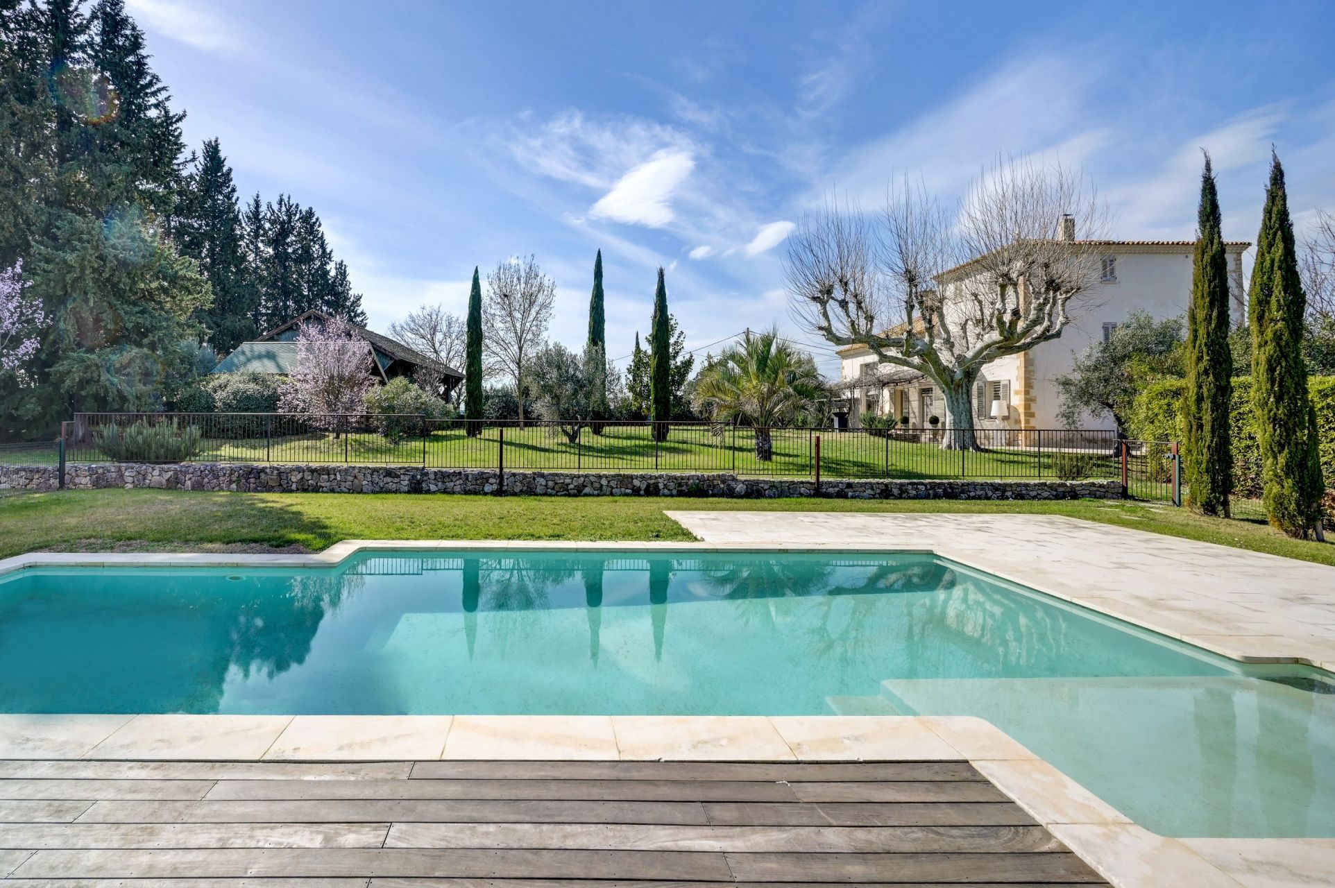 house 20 Rooms for sale on AIX EN PROVENCE (13100)