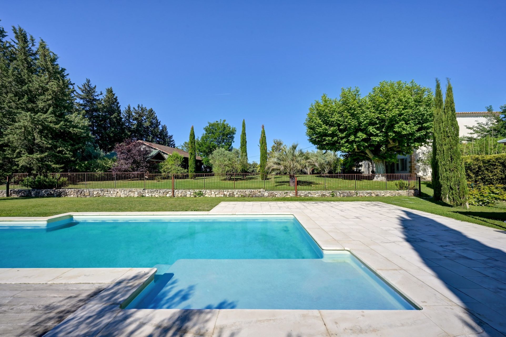 house 20 Rooms for sale on AIX EN PROVENCE (13100)