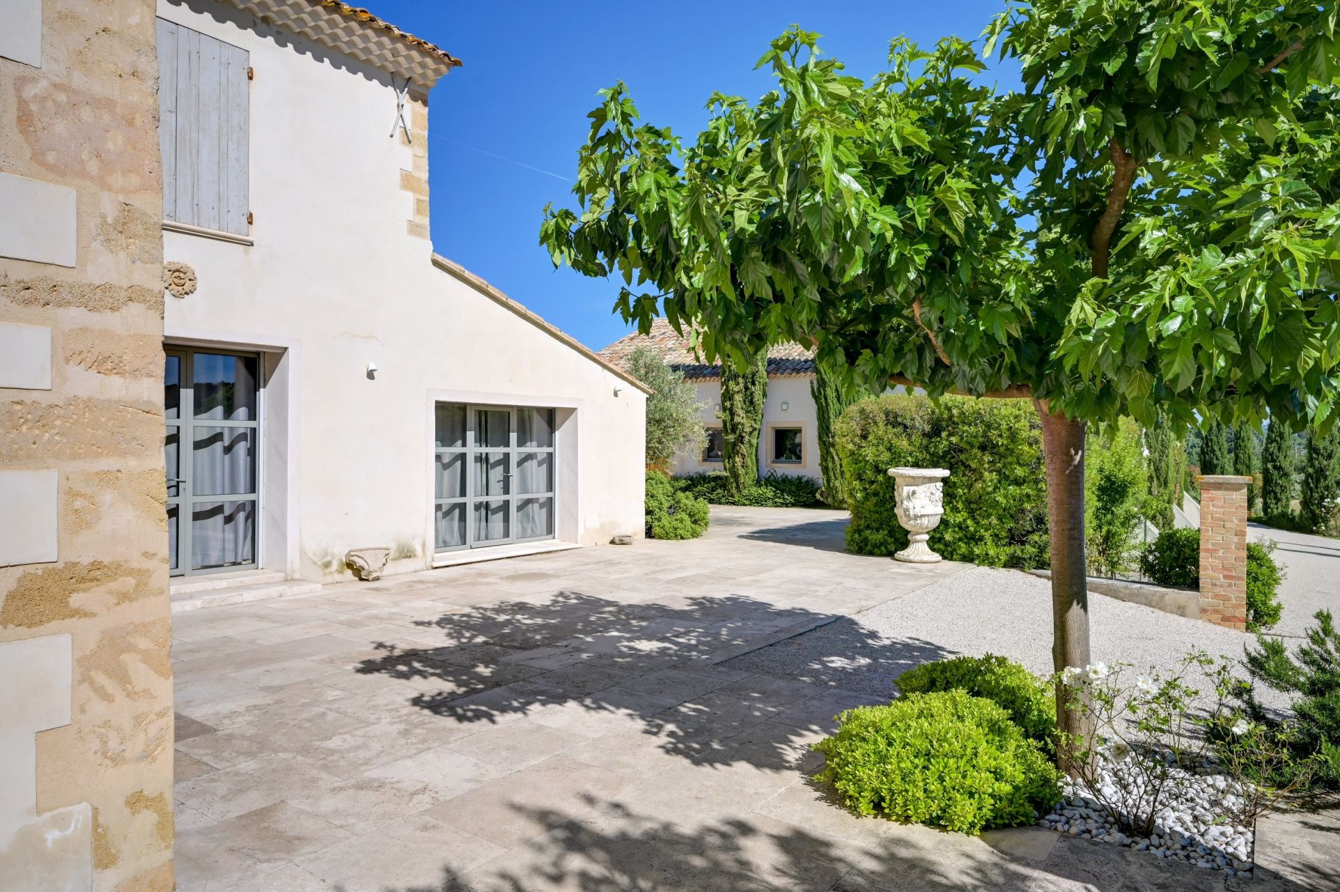 house 20 Rooms for sale on AIX EN PROVENCE (13100)