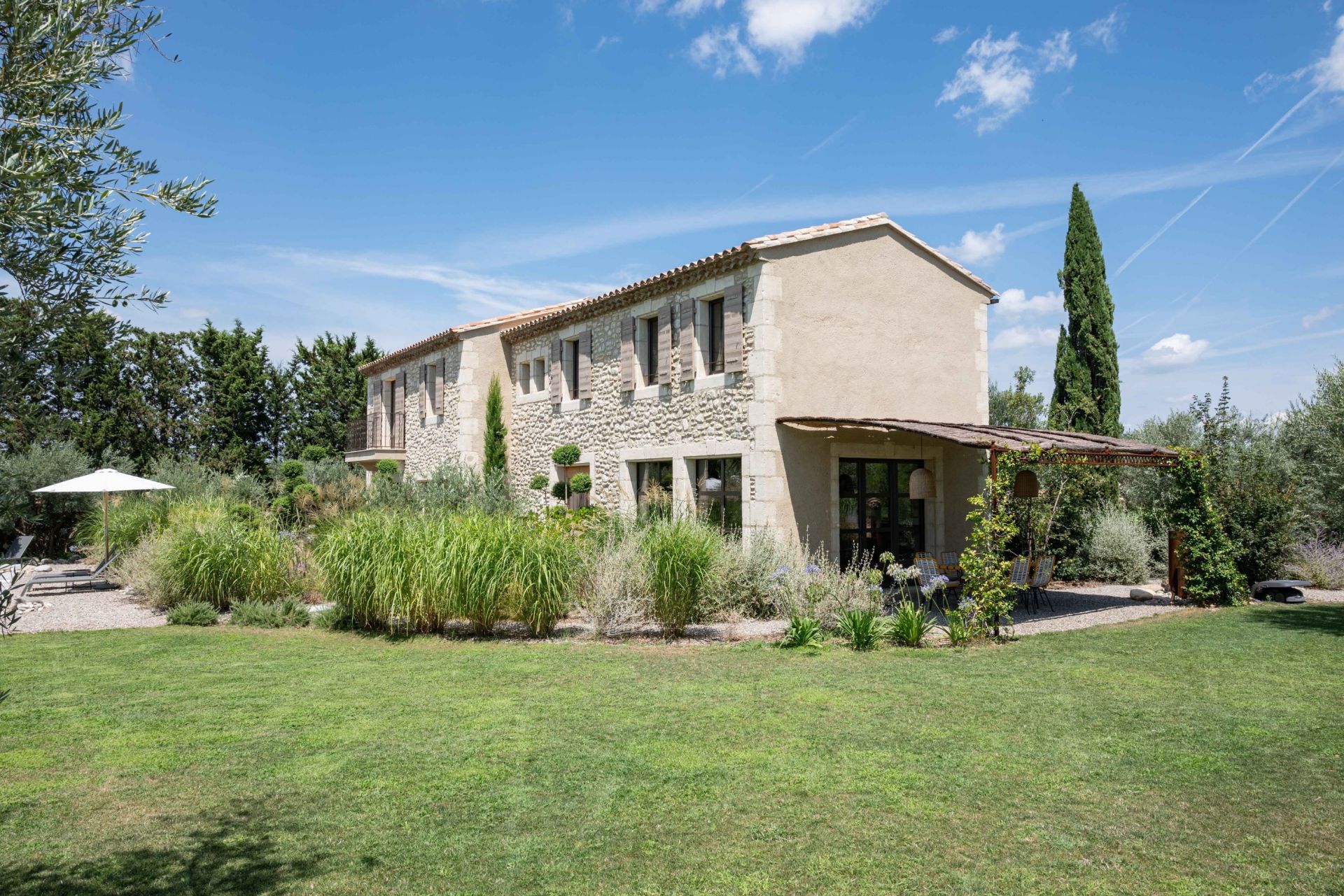 house 7 Rooms for sale on EYGALIERES (13810)