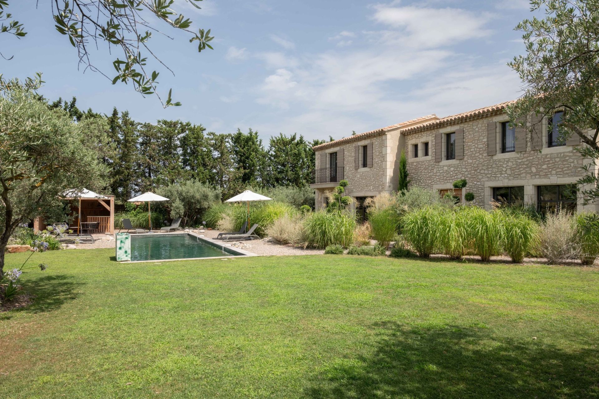 house 7 Rooms for sale on EYGALIERES (13810)