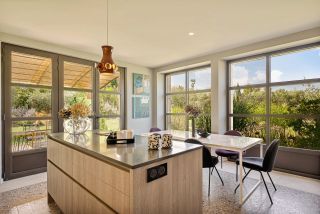 house 7 Rooms for sale on EYGALIERES (13810)
