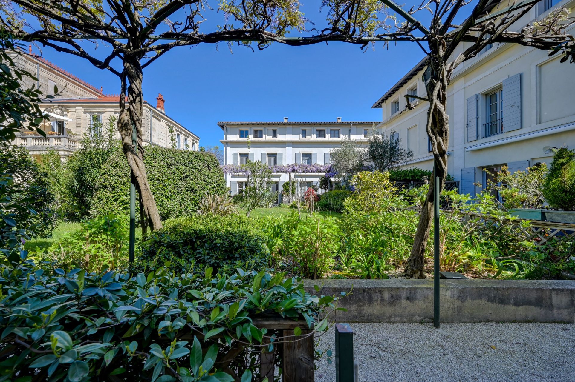 townhouse 4 Rooms for sale on ST REMY DE PROVENCE (13210)