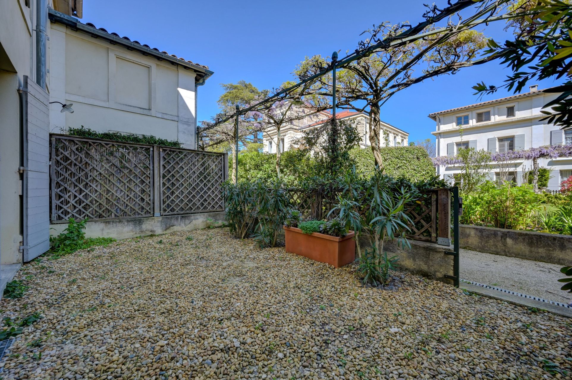 townhouse 4 Rooms for sale on ST REMY DE PROVENCE (13210)
