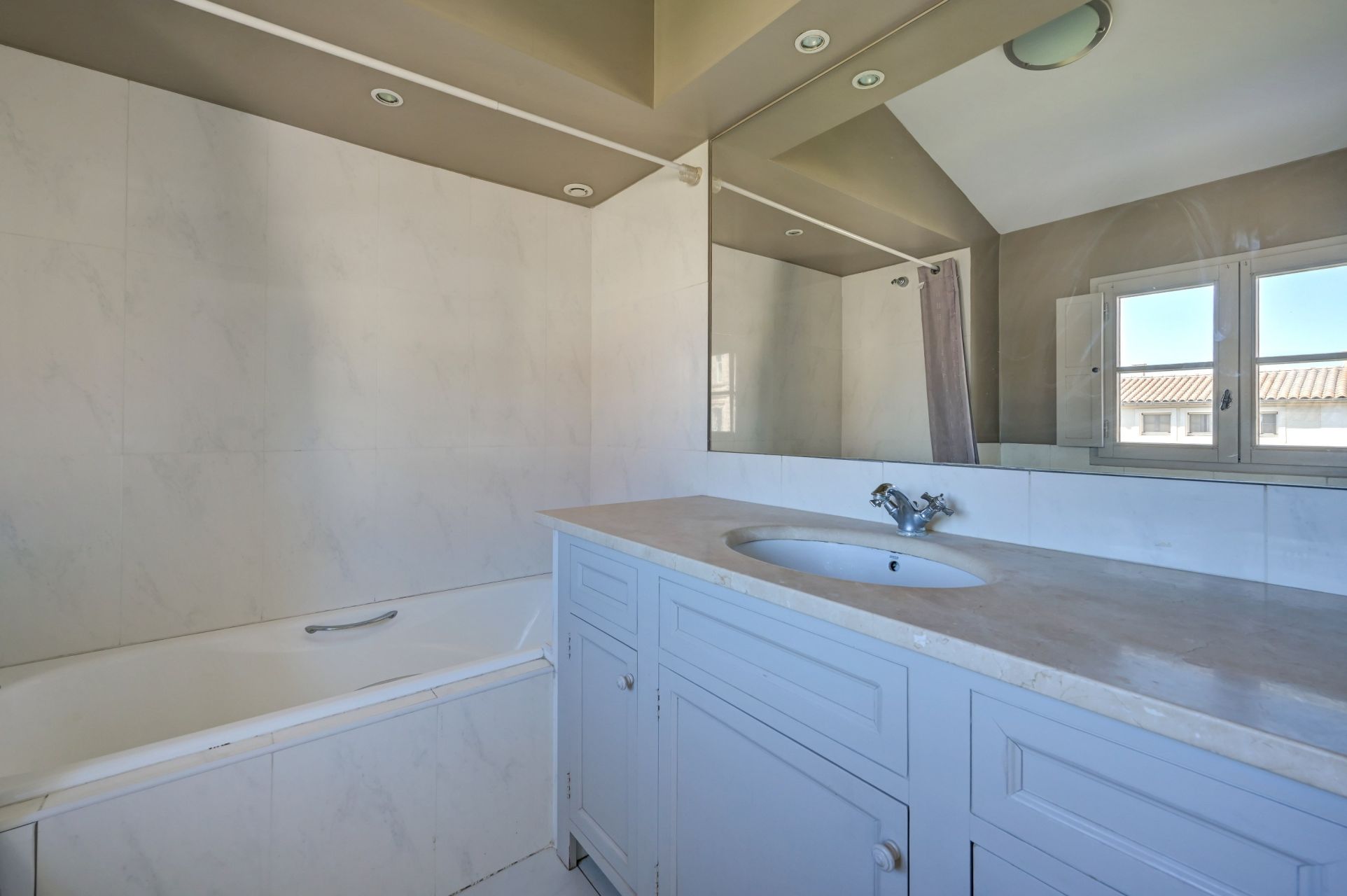 townhouse 4 Rooms for sale on ST REMY DE PROVENCE (13210)