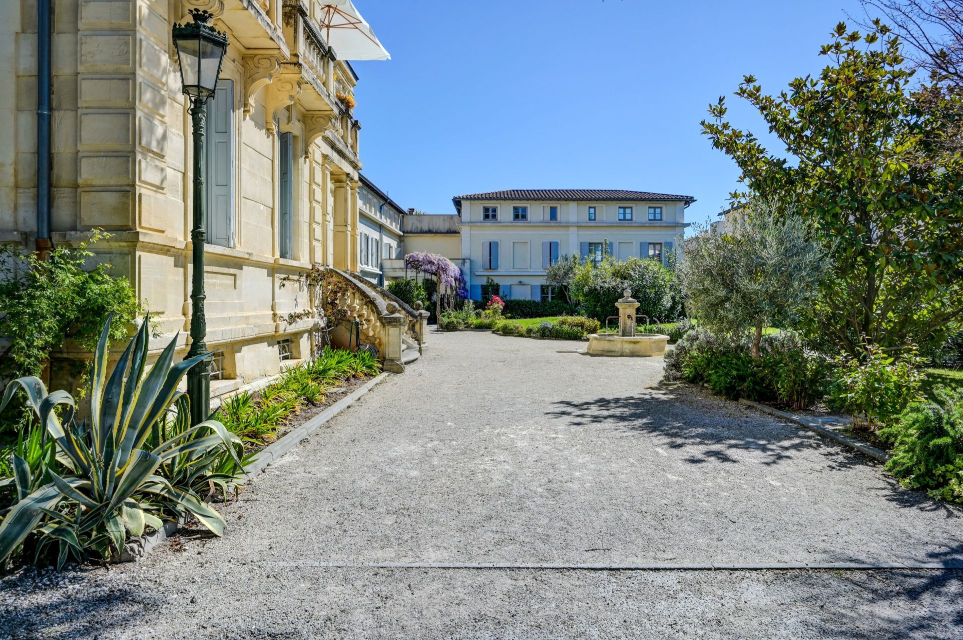 townhouse 4 Rooms for sale on ST REMY DE PROVENCE (13210)