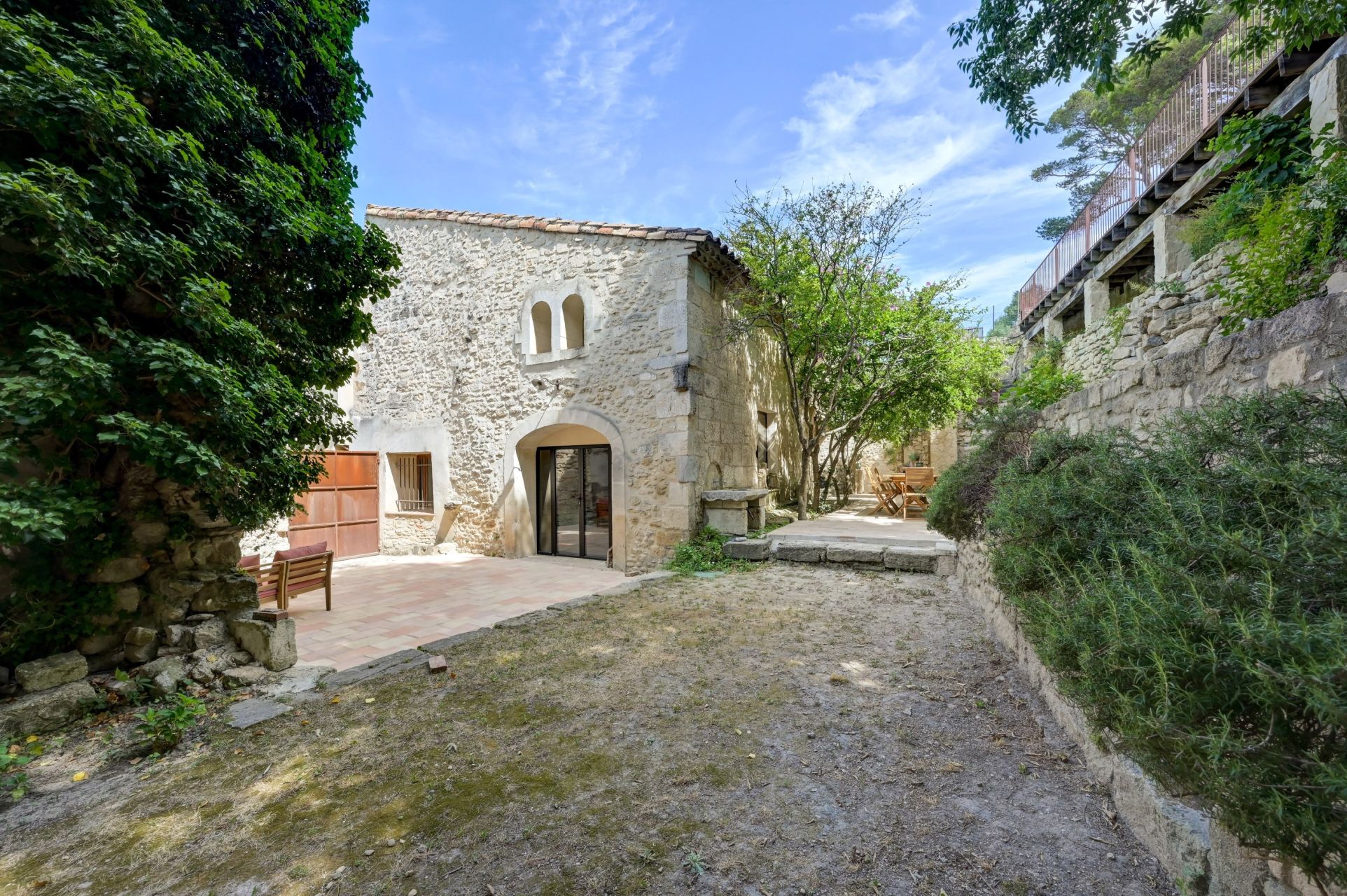house 10 Rooms for sale on BOULBON (13150)