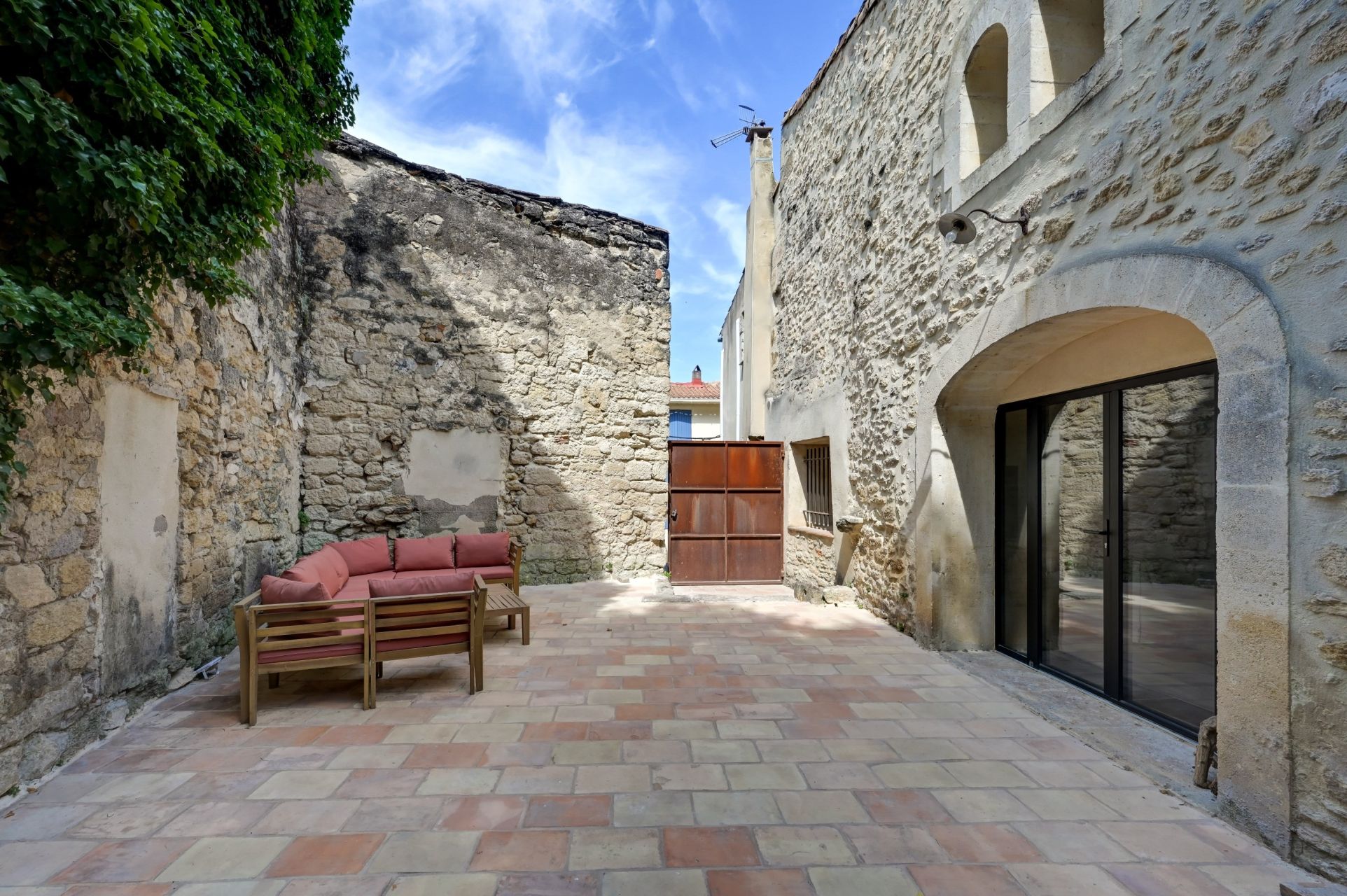 house 10 Rooms for sale on BOULBON (13150)