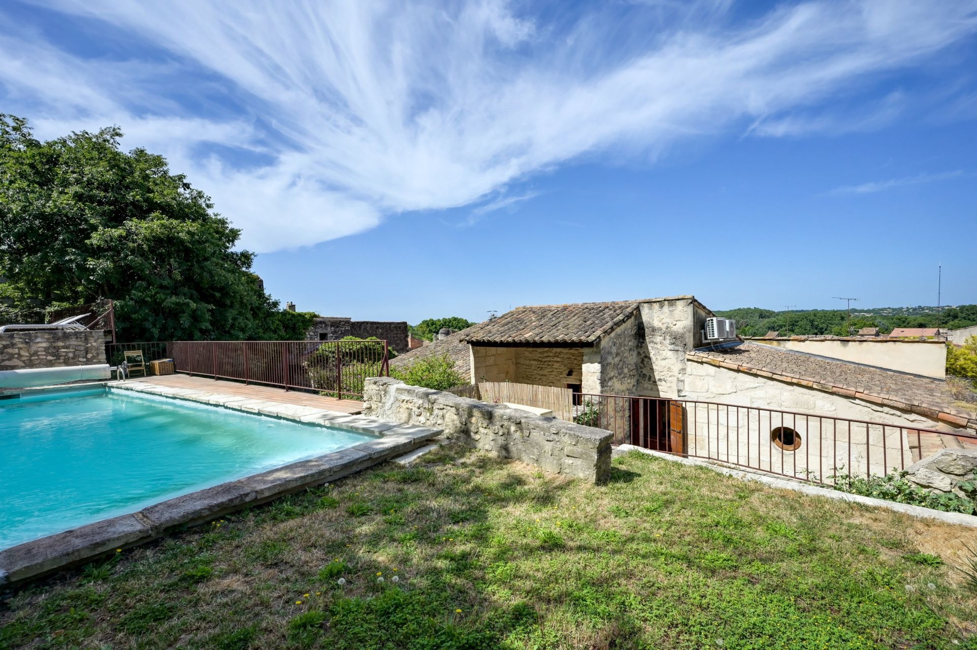 house 10 Rooms for sale on BOULBON (13150)