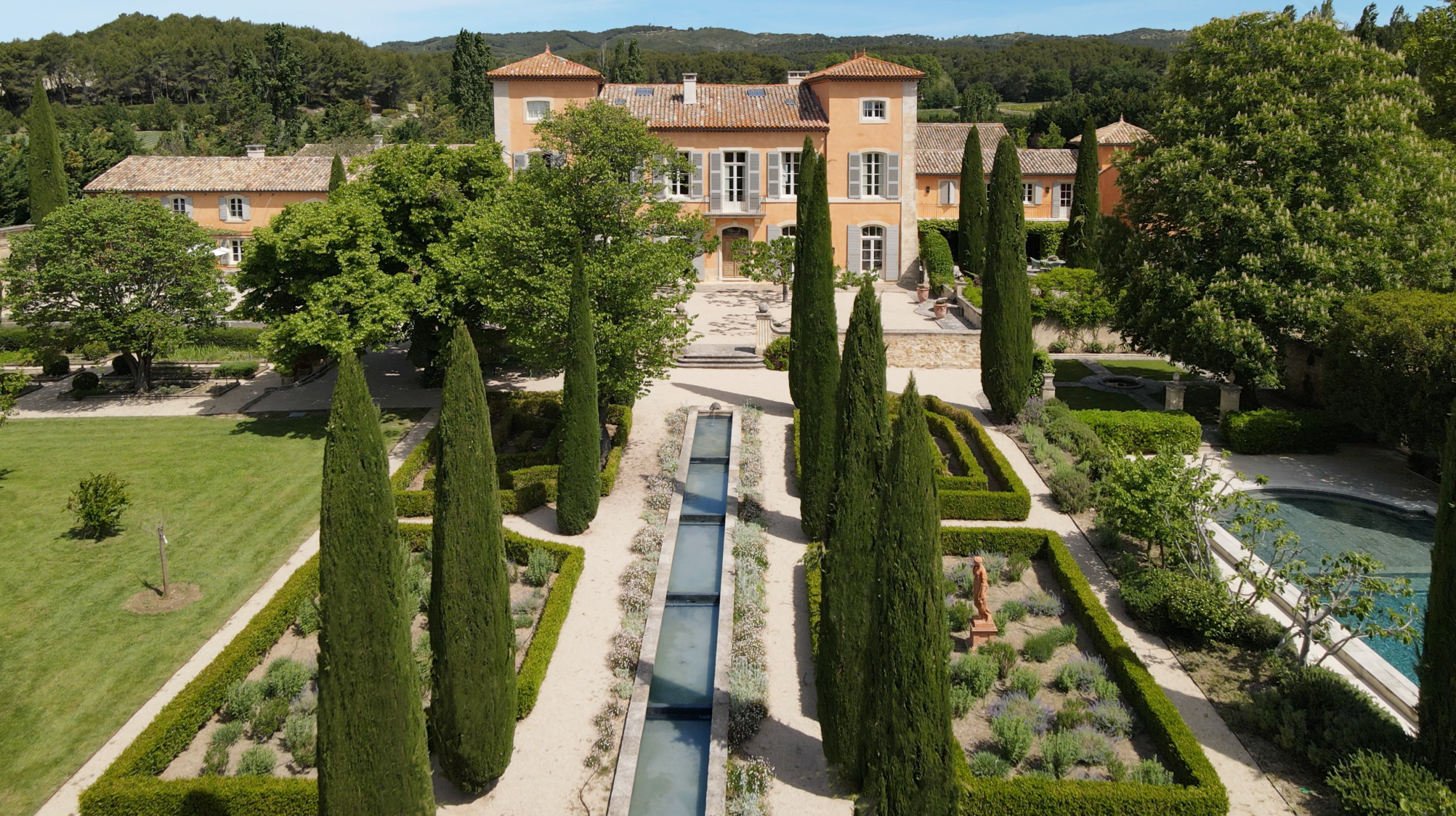 property 20 Rooms for seasonal rent on LAMBESC (13410)