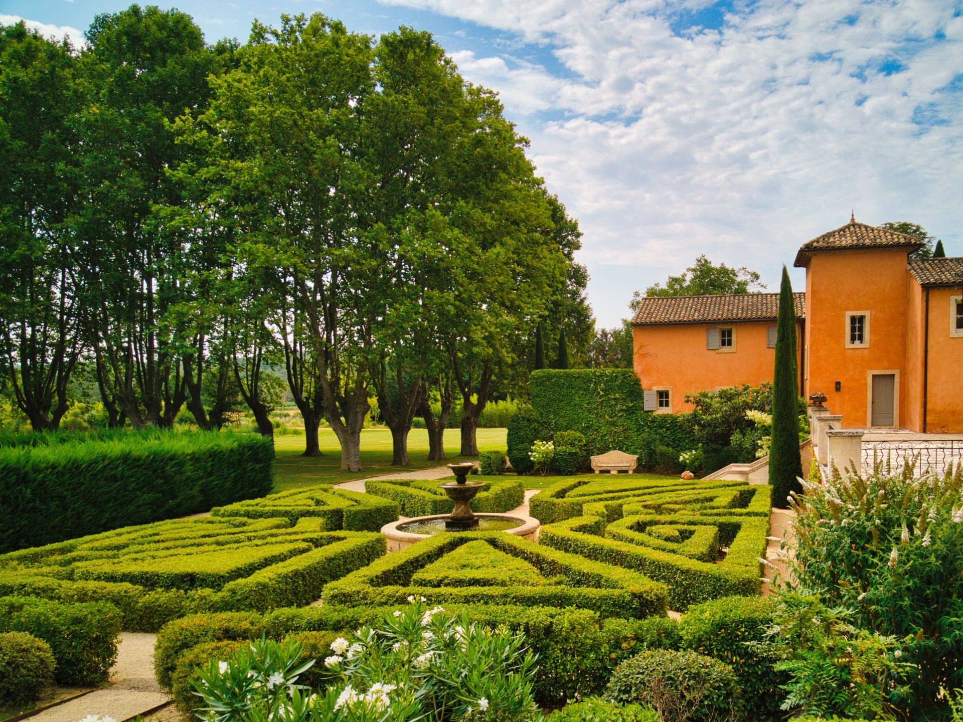 property 20 Rooms for seasonal rent on LAMBESC (13410)