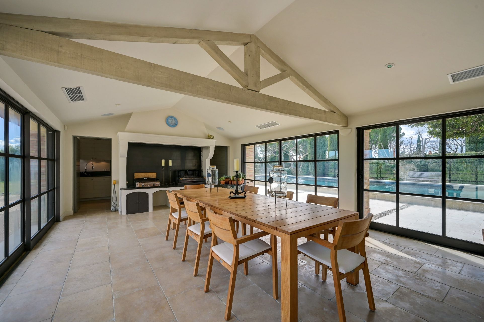 property 20 Rooms for seasonal rent on LAMBESC (13410)