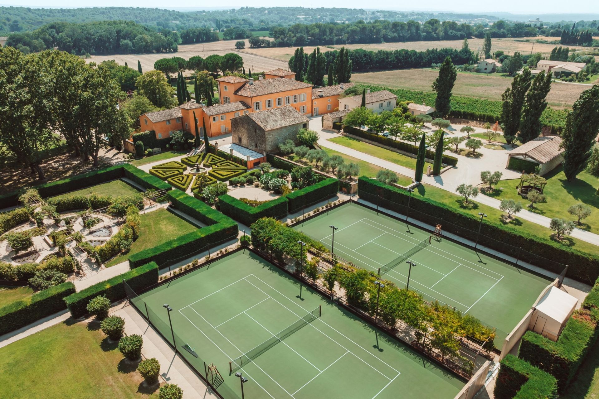 propriété 20 Pièces en location saisonnière sur AIX EN PROVENCE (13100)