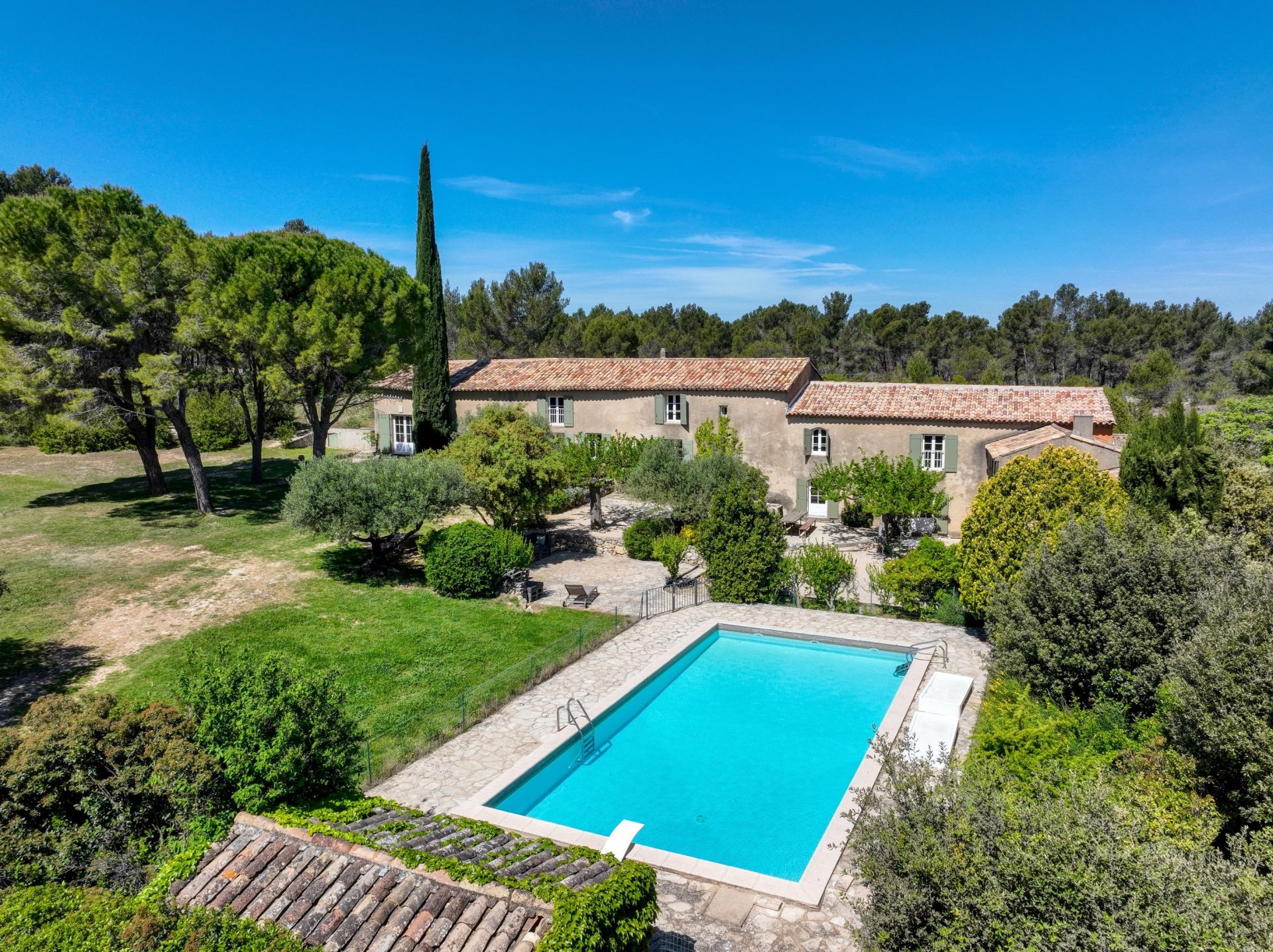 mas 16 Pièces en vente sur EYGALIERES (13810)