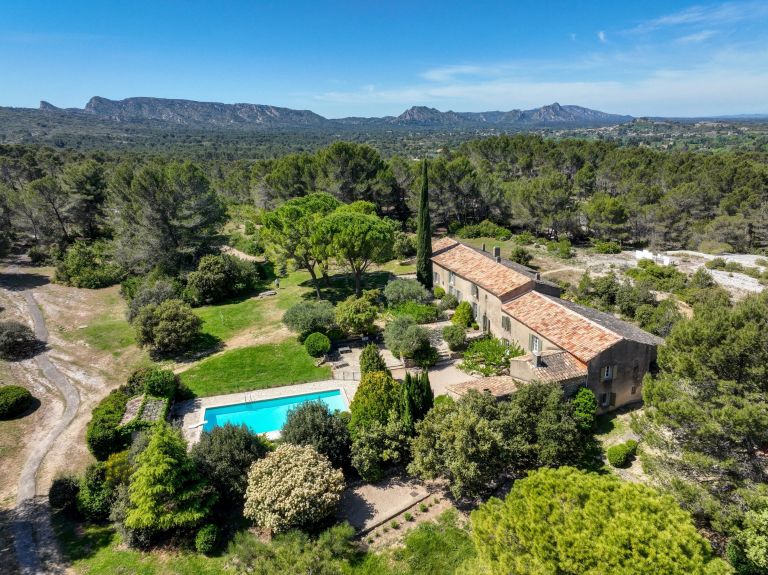 mas 16 Pièces en vente sur EYGALIERES (13810)