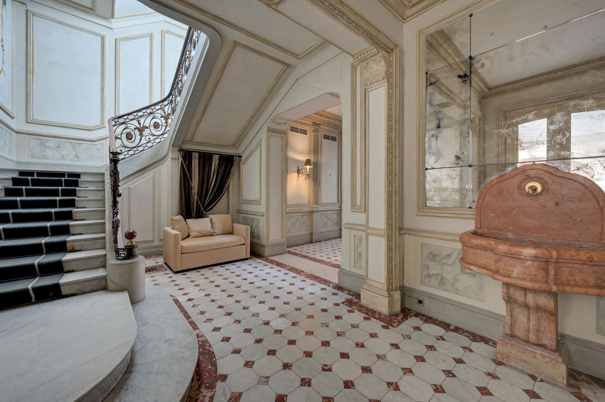 mansion (hôtel particulier) 14 Rooms for sale on AVIGNON (84000)