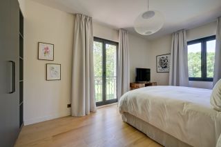 house 15 Rooms for sale on AIX EN PROVENCE (13100)