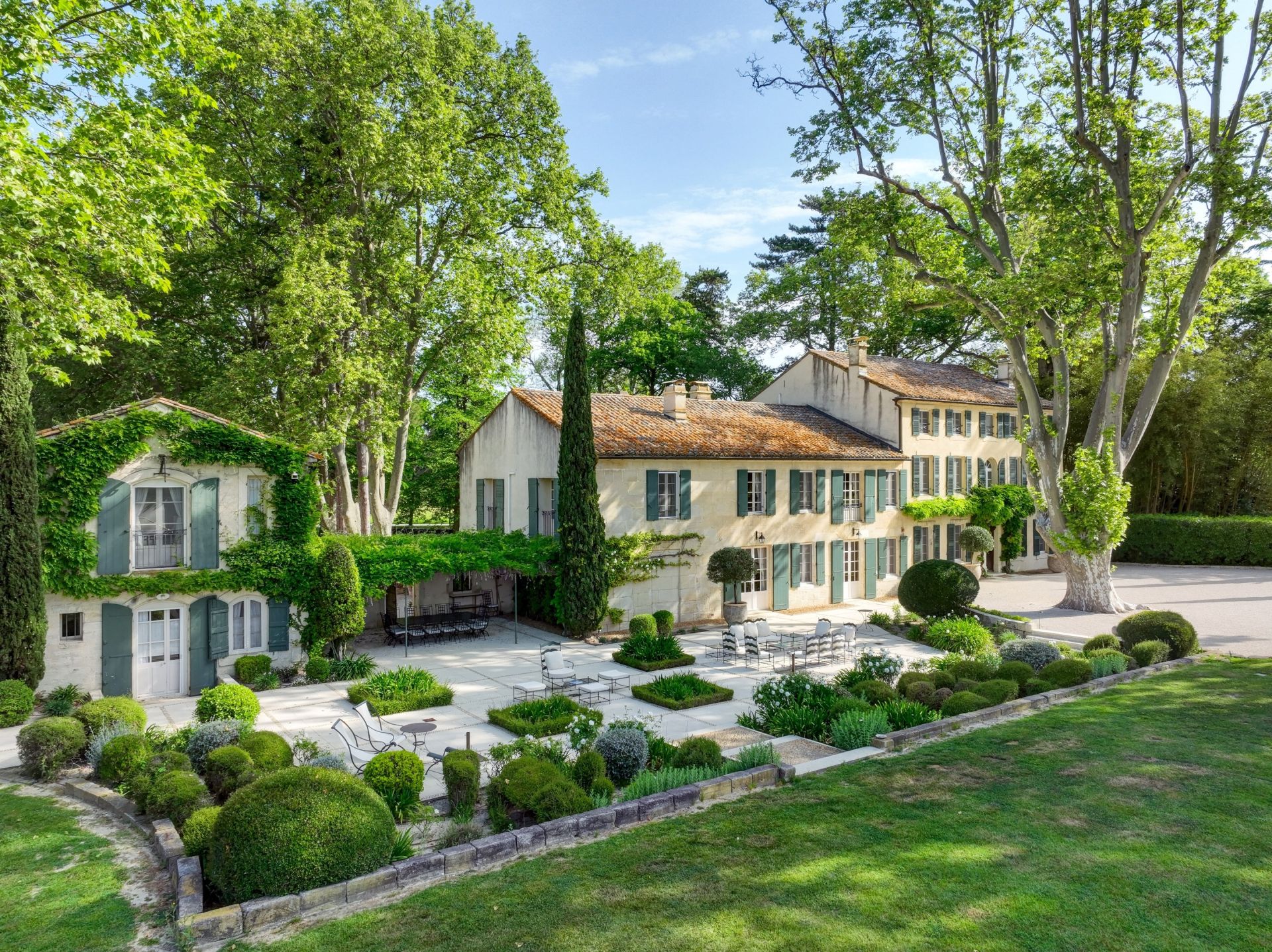 house 23 Rooms for sale on ST REMY DE PROVENCE (13210)
