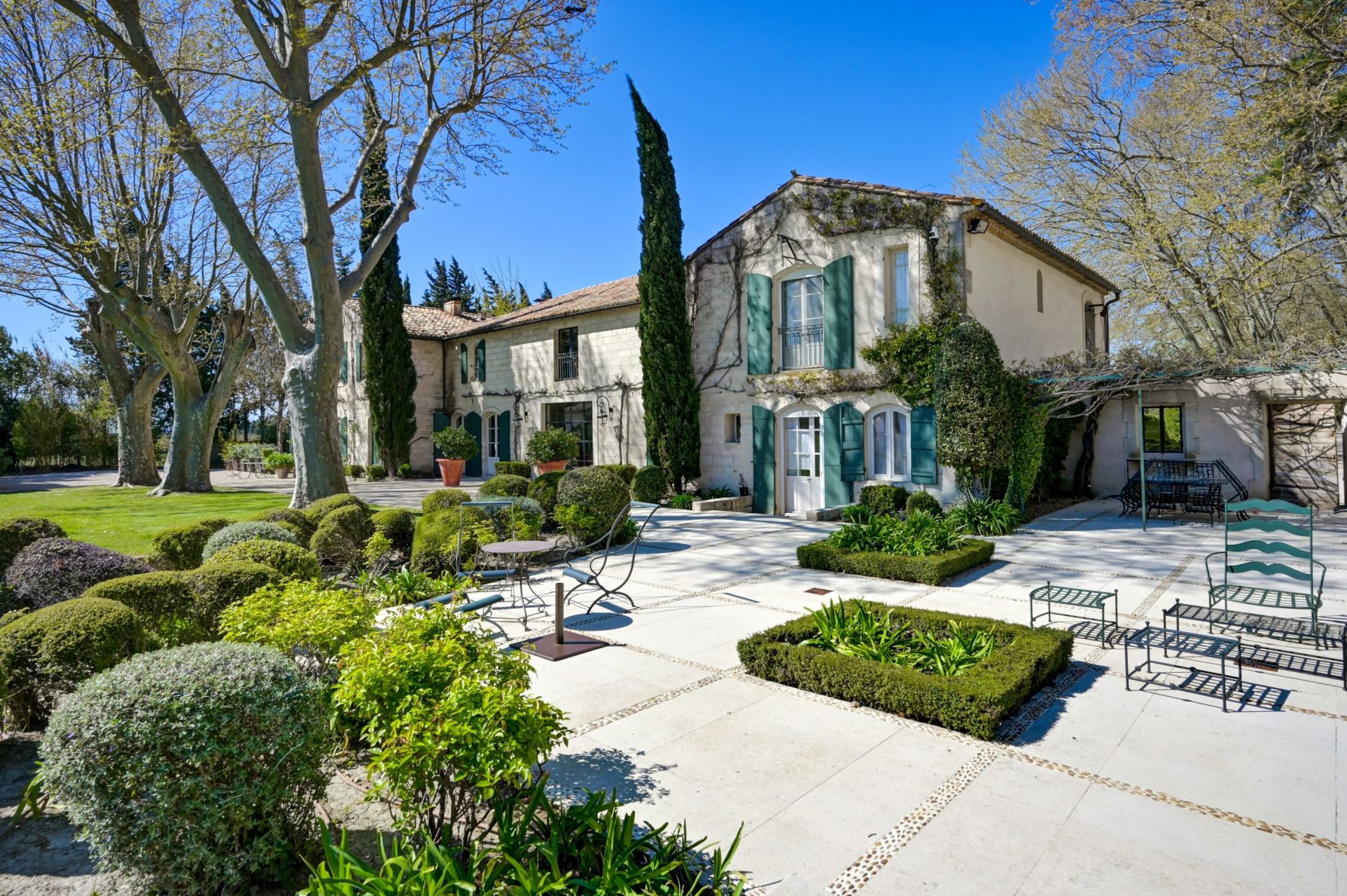 house 23 Rooms for sale on ST REMY DE PROVENCE (13210)