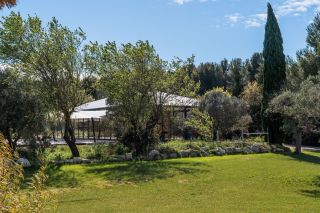 house 8 Rooms for sale on EYGALIERES (13810)
