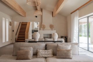 house 8 Rooms for sale on EYGALIERES (13810)