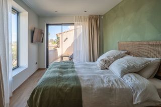 house 8 Rooms for sale on EYGALIERES (13810)