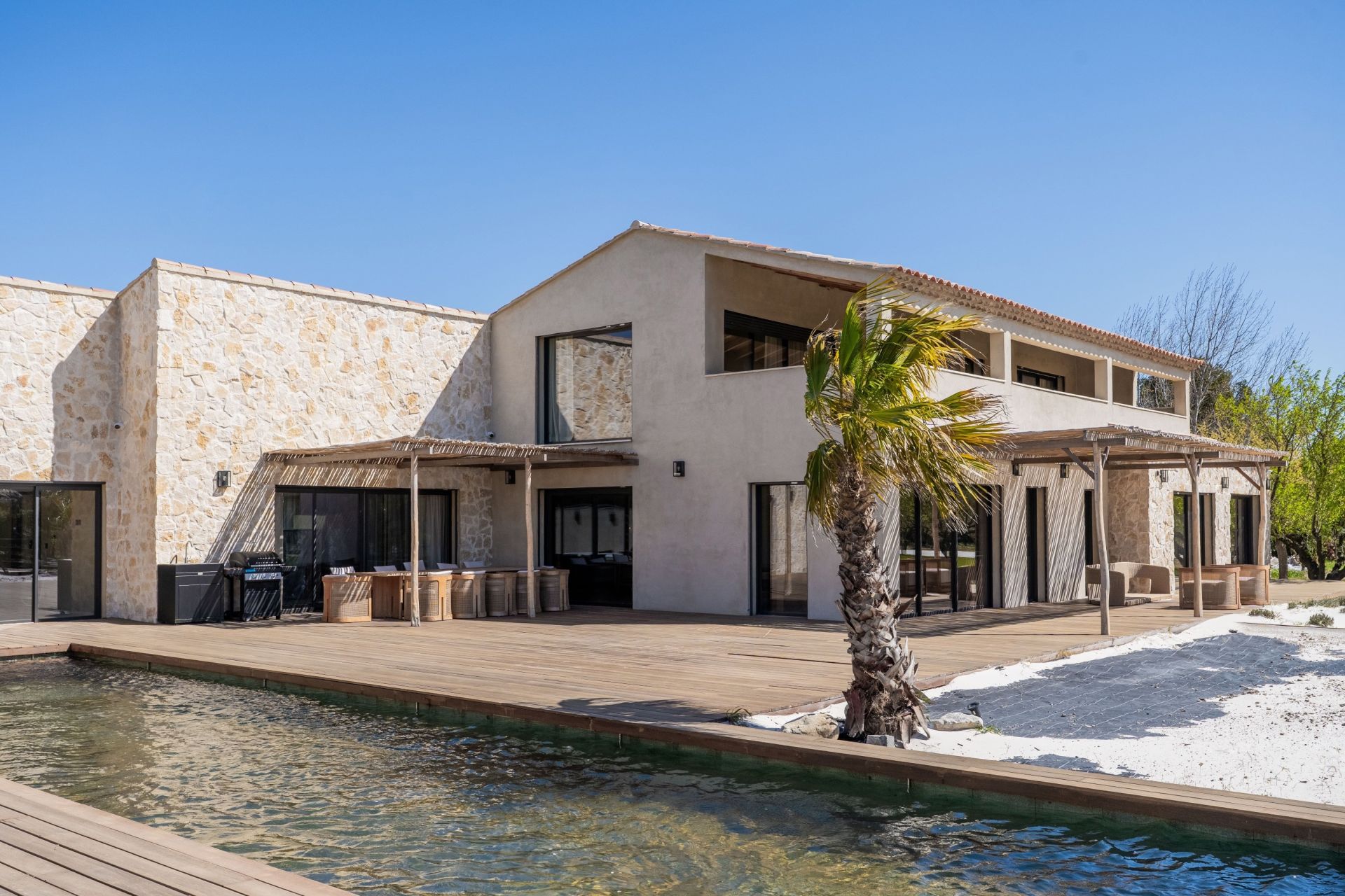 house 8 Rooms for sale on EYGALIERES (13810)