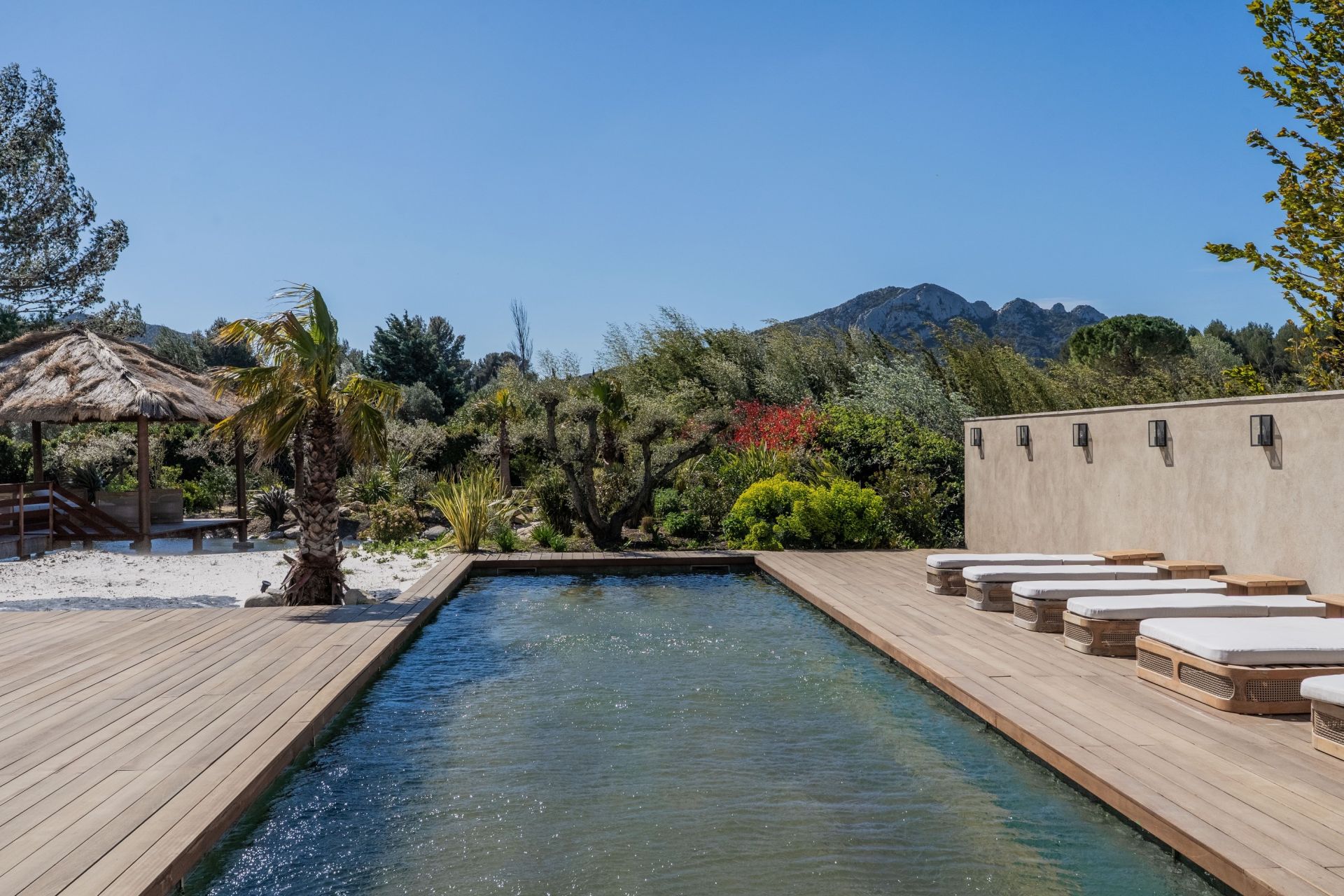 house 8 Rooms for sale on EYGALIERES (13810)